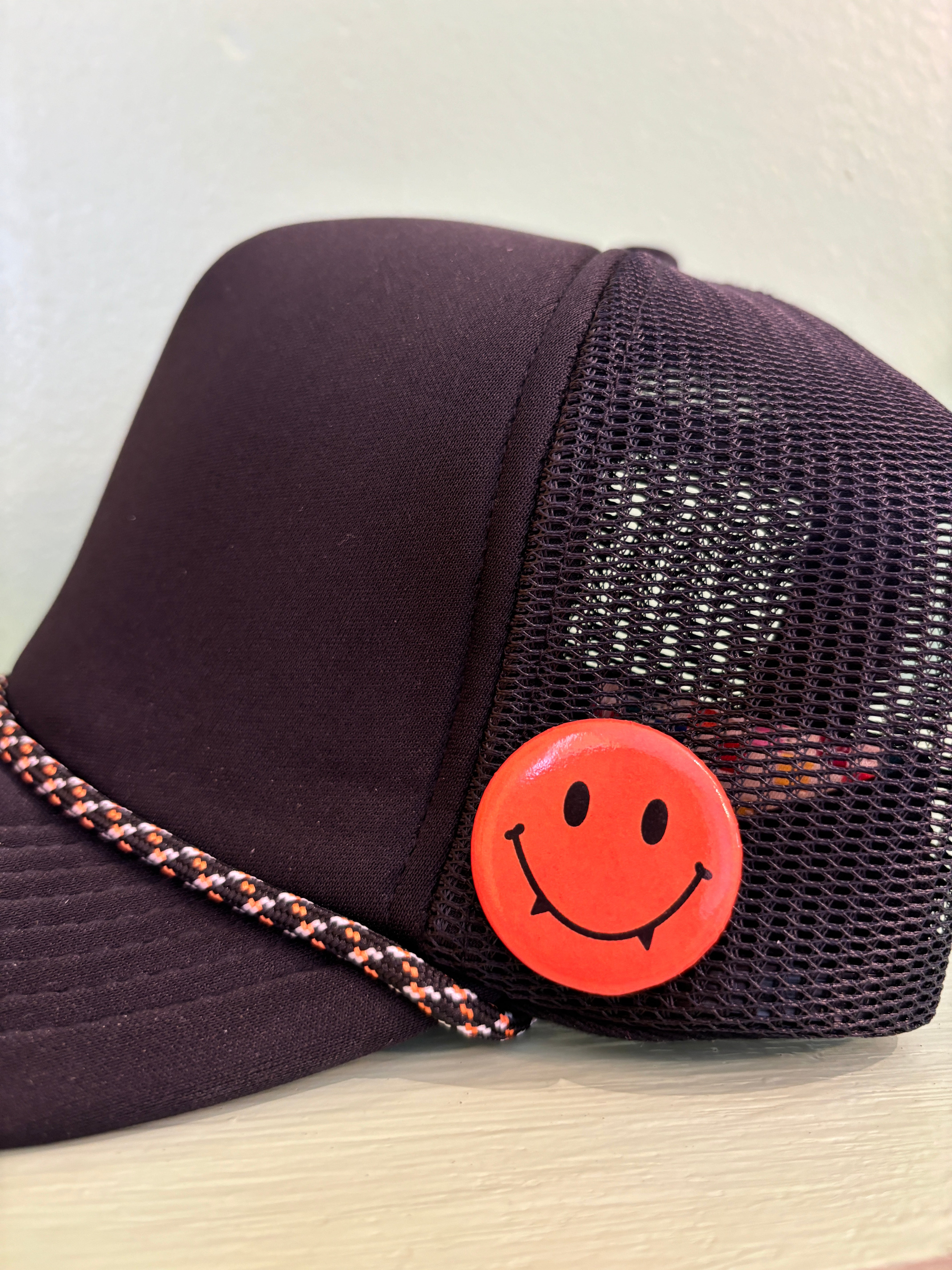 SMILEY FANG BUTTON