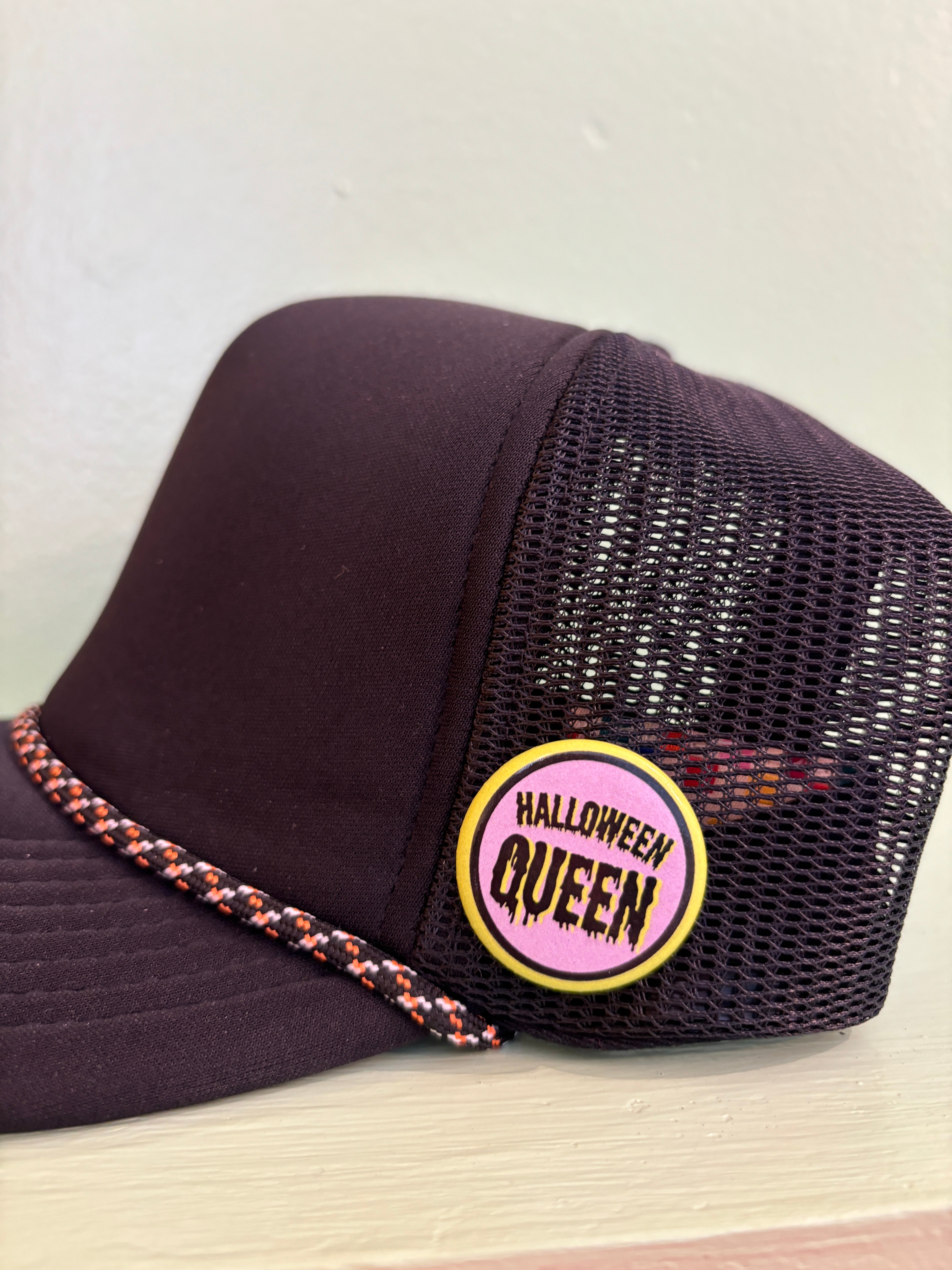 HALLOWEEN QUEEN BUTTON