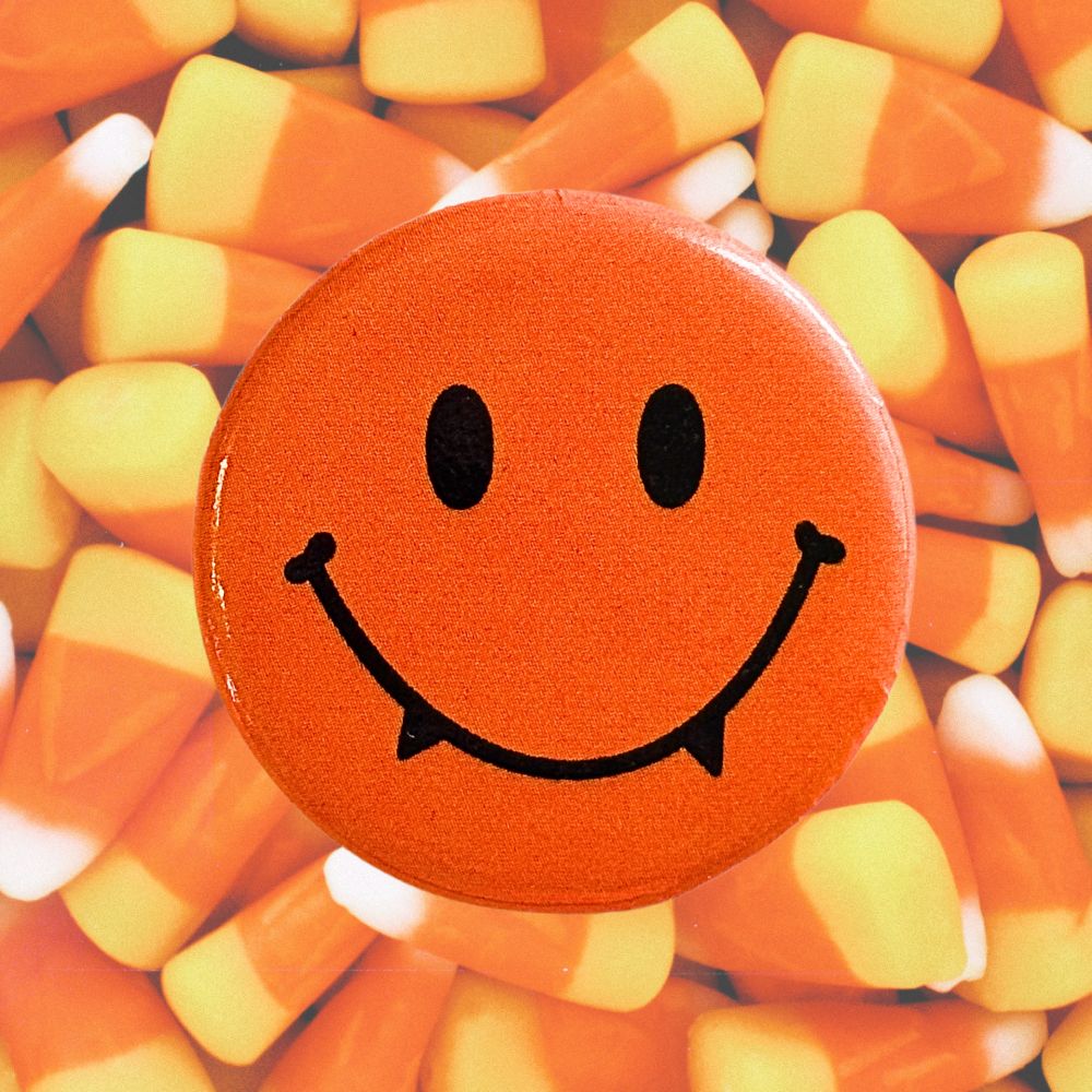 SMILEY FANG BUTTON